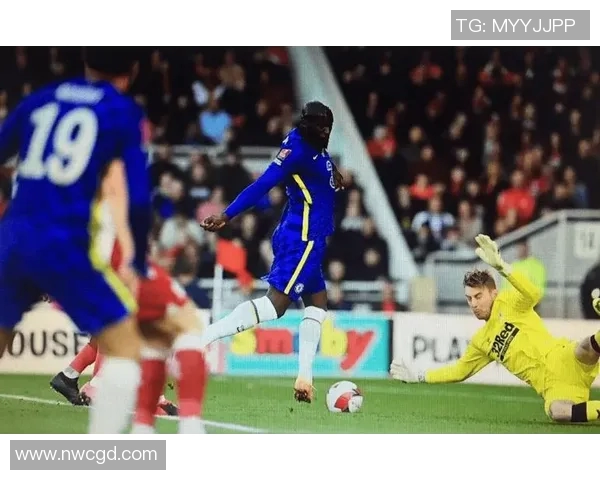 足球明星在湖边悠闲抓鱼的趣味瞬间展现运动员生活的另一面 足球明星在湖边悠闲抓鱼的趣味瞬间展现运动员生活的另一面