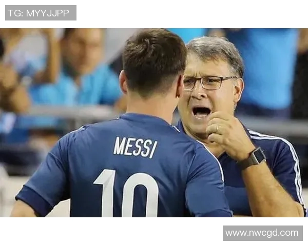 足球明星因头撞教练引发争议球场内外的情感与冲突解析